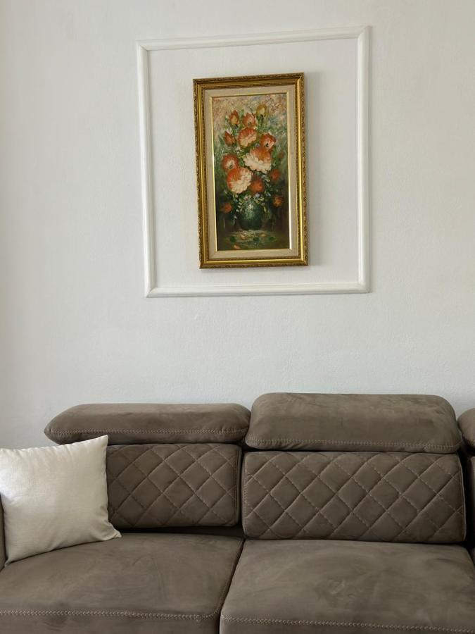 Victorias Apartment Tirane Eksteriør bilde